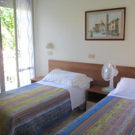 Hotel Toledo Rimini Exteriör bild